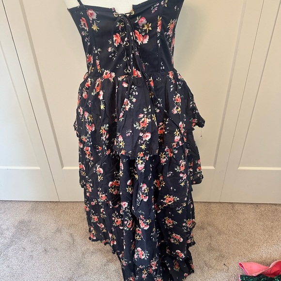 EUC V. Chapman floral dress - Picture 6 of 8